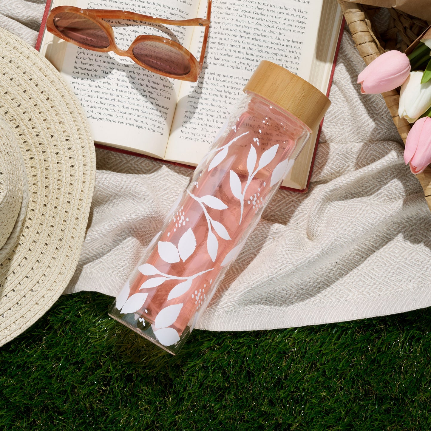 Blair: White Leaf Pattern Glass Travel Infuser Mug